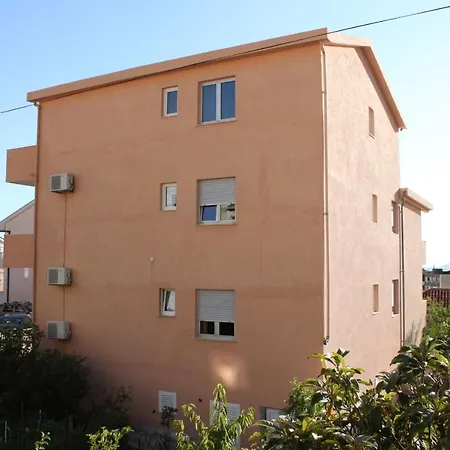 Konukevi And With Parking Space - 6834 Makarska