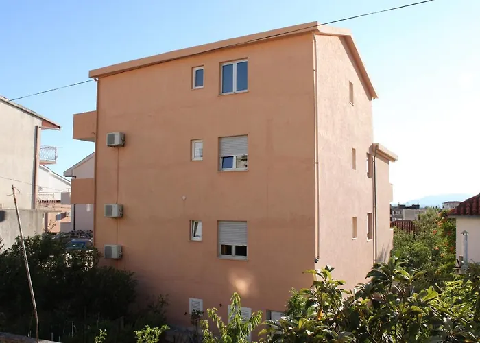 Guest house And With Parking Space - 6834 Makarska