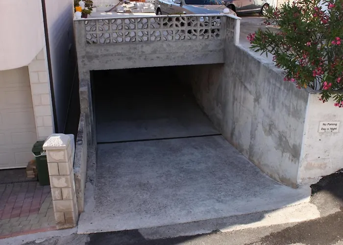 And With Parking Space - 6834 Guest house