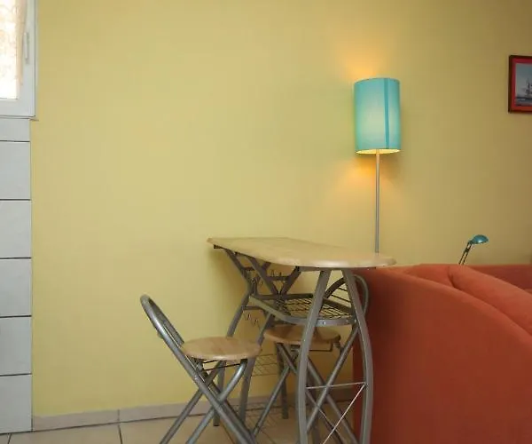 Guest house And With Parking Space - 6834