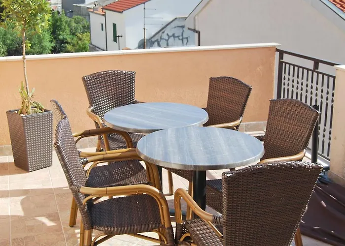 And With Parking Space - 6834 Guest house 3*