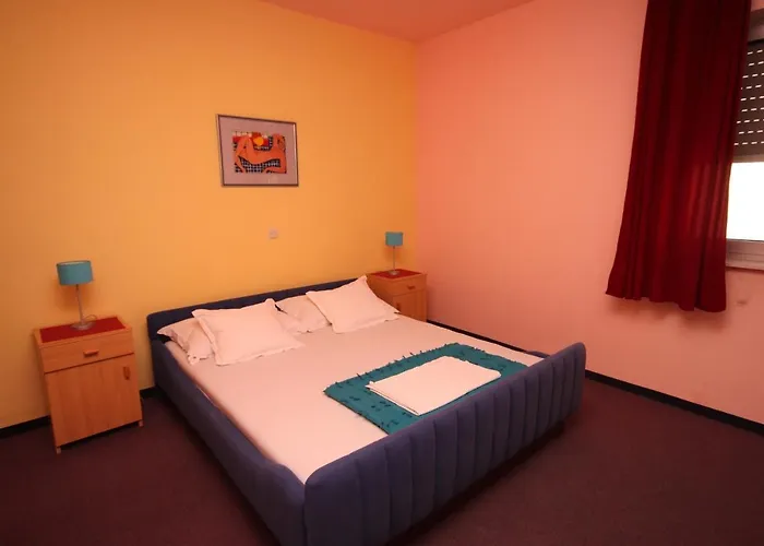 And With Parking Space - 6834 Guest house