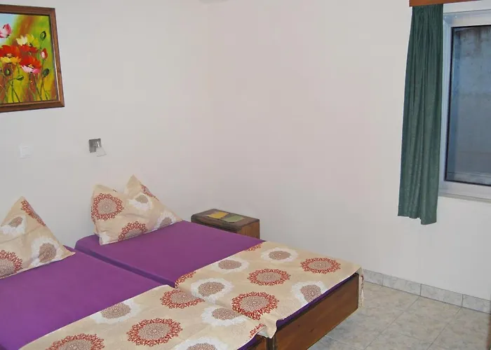 Guest house And With Parking Space - 6834