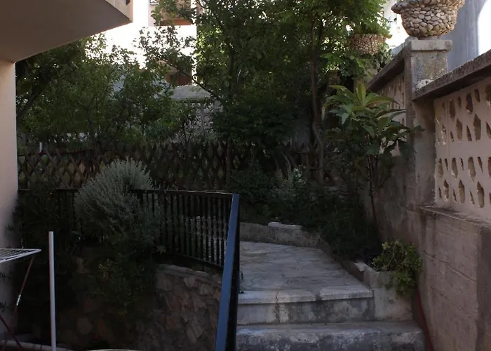 Guest house And With Parking Space - 6834