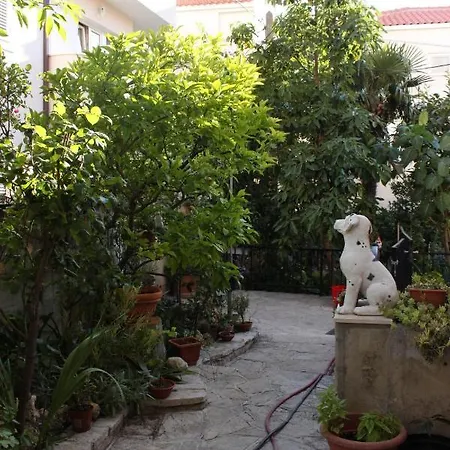 Pensión And With Parking Space - 6834 3*