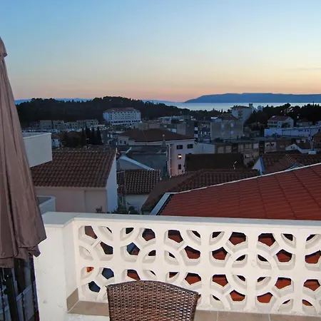 Pensión And With Parking Space - 6834 Makarska