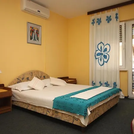 And With Parking Space - 6834 Makarska