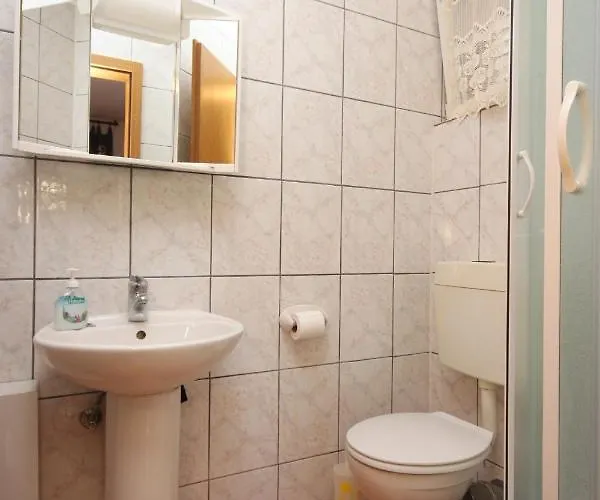 And With Parking Space - 6834 Макарска